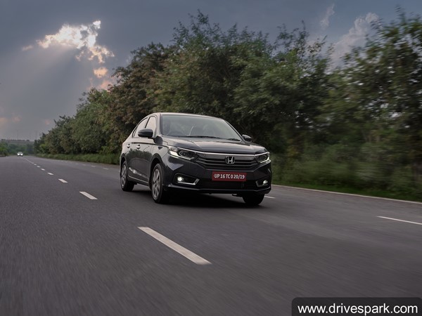 Tata Tigor தொடங்கி மொத்தம் மூன்று கார்களுக்கு போட்டி... 2021 Honda Amaze காரின் முழு ரிவியூ தகவல்...