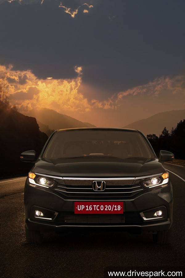 Tata Tigor தொடங்கி மொத்தம் மூன்று கார்களுக்கு போட்டி... 2021 Honda Amaze காரின் முழு ரிவியூ தகவல்...