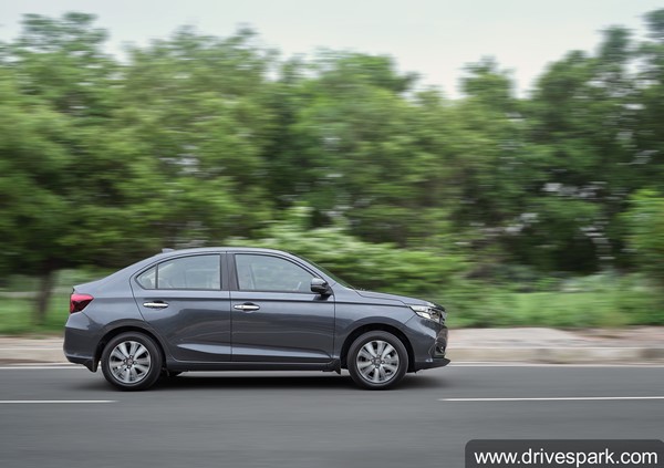 Tata Tigor தொடங்கி மொத்தம் மூன்று கார்களுக்கு போட்டி... 2021 Honda Amaze காரின் முழு ரிவியூ தகவல்...