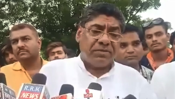 கம்மியான ரேட்டுக்கு பெட்ரோல் வேணும்னா இதை பண்ணுங்க... பாஜக தலைவரின் ஐடியாவை கேட்டு கடுப்பான மக்கள்!