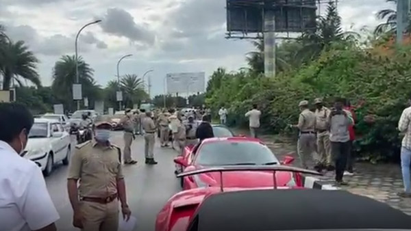 சொகுசு கார்களில் சுதந்திர தின கொண்டாட்டமா? ஓனர்களை சுற்றி வளைத்து பிடித்த ஹைதராபாத் போலீஸ்