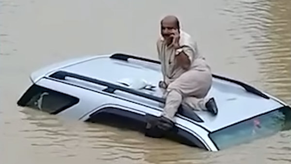 குளமோ அல்லது குட்டையோ கிடையாதுங்க, சாதாரண சுரங்க சாலை தான்!! உத்தர பிரதேசத்தில் அரங்கேறியுள்ள சம்பவம்
