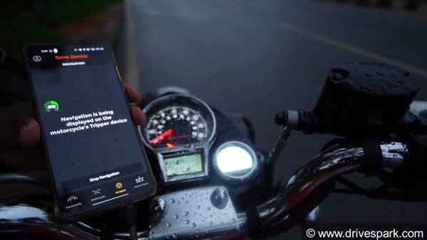டீலர்ஷிப்களில் புதிய ராயல் என்பீல்டு கிளாசிக் 350 பைக்... நீண்ட நாட்களாக காத்து கிடந்த ரசிகர்கள் உற்சாகம்!