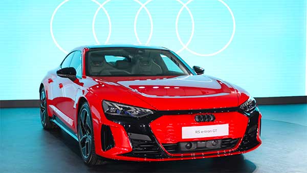 Audi e-tron GT எலெக்ட்ரிக் கார் இந்தியாவில் அறிமுகம்... இந்த காரோட விலையில் ஒரு லக்சூரி வீட்டையே வாங்கிடலாம்!