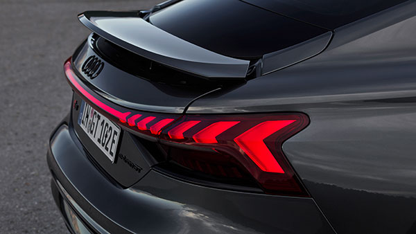 Audi e-tron GT எலெக்ட்ரிக் கார் இந்தியாவில் அறிமுகம்... இந்த காரோட விலையில் ஒரு லக்சூரி வீட்டையே வாங்கிடலாம்!