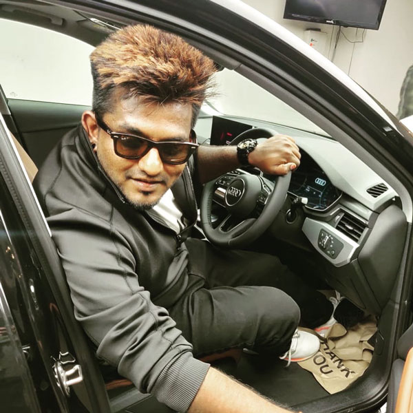 ஆடி காரை வாங்கிய ‘ஓ மை கடவுளே’ பட இயக்குனர்!! ஒரே ஒரு படம் இயக்கி, சொகுசு காருக்கு சொந்தகாரரானார்!