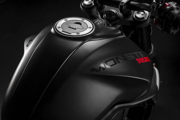 பட்ஜெட் விலை கார்களை காட்டிலும் மிக மிக அதிக விலையில் Ducati Monster பைக் அறிமுகம்... விலைய கேட்டீங்கன அசந்து போய்ருவீங்க!