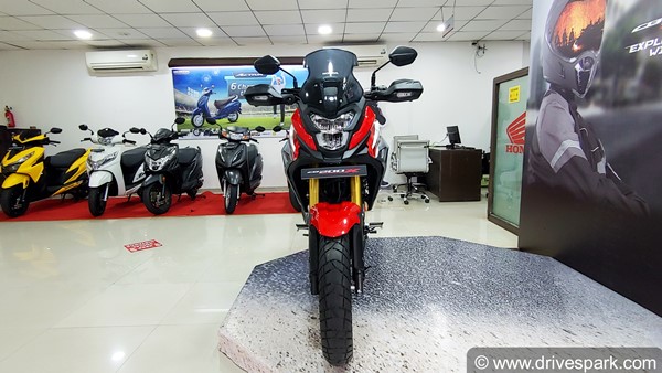 நண்பர்களுடன் ஜாலியா டிரிப் அடிக்கலாம்... குறைவான விலையில் ஹோண்டாவின் அட்வென்ஜர் டூரர் பைக்... எவ்ளோ தெரியுமா?