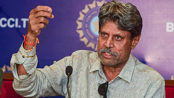இந்தியாவில் விற்பனையிலேயே இல்லாத ஒரு காரை கபில் தேவிற்கு பரிசளித்த நிஸான்... காரணம் என்னனு தெரியுமா?