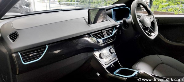 இவ்ளோ தரமானதா இருந்தா யாருதான் வாங்காம இருப்பா... 226 Tata Nexon EV காரை ஆர்டர் செய்த கொல்கத்தா காவல்துறை!