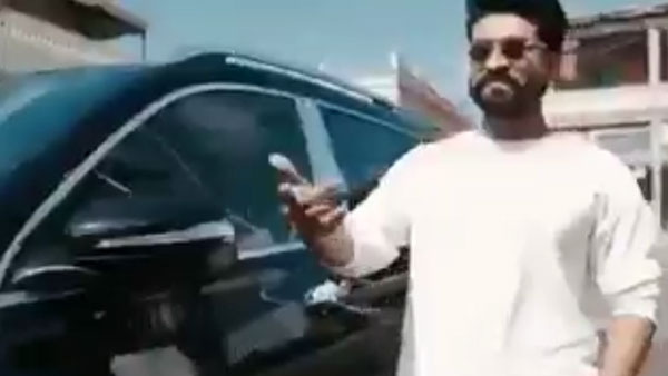 பிரபல நடிகையை அடுத்து மிக மிக விலையுயர்ந்த பென்ஸ் காரை வீட்டுக்கு ஓட்டி வந்த ராம் சரண்... விலைய கேட்டு தலை கிருகிருனு ஆகுது!