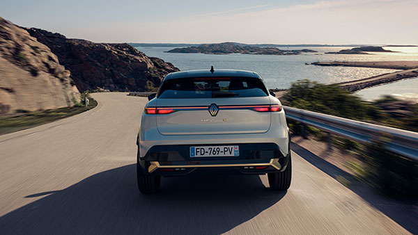 புதிய Renault Megane E-Tech வெளியீடு... இந்த மின்சார காரோட பயண தூரம் எவ்ளோ தெரிஞ்சா உடனே வாங்க ஆசைப்படுவீங்க!