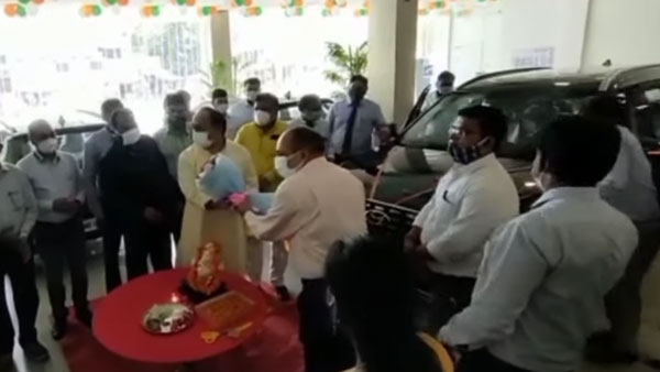 கொஞ்சம் நாள் முன்னாடிதான் விற்பனைக்கு வந்துச்சு... Hyundai Alcazar காரை வாங்கிய பிரபல பாஜக அமைச்சர்!