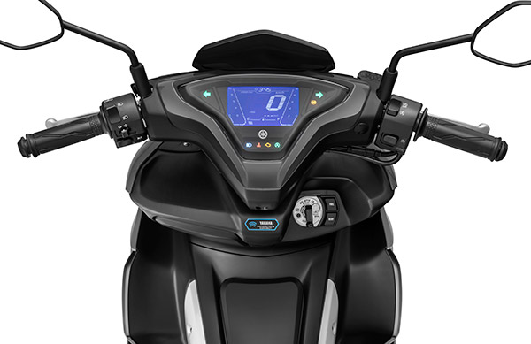 இந்தியாவில் விற்பனைக்கு அறிமுகமானது Yamaha Aerox மேக்ஸி ஸ்கூட்டர்... ஸ்போர்ட்ஸ் பைக்குகளுக்கு டஃப் கொடுக்கும் ஸ்டைலில்!!