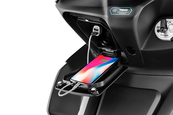 இந்தியாவில் விற்பனைக்கு அறிமுகமானது Yamaha Aerox மேக்ஸி ஸ்கூட்டர்... ஸ்போர்ட்ஸ் பைக்குகளுக்கு டஃப் கொடுக்கும் ஸ்டைலில்!!