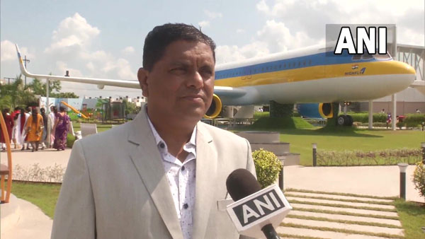 கூட்டம் குமியிது... வாழ்க்கைல ஒரு தடவையாச்சும் இந்த ஹோட்டல்ல சாப்பிடணும்... காரணம் தெரிஞ்சா உடனே கௌம்பீரூவீங்க