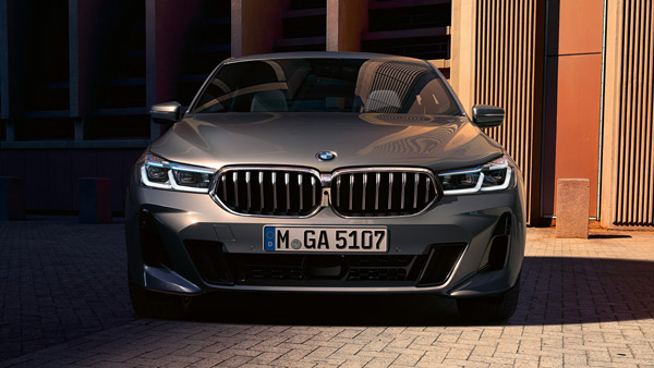 IPL முடிச்சிட்டு இந்தியா வந்த கையோடு புதிய BMW காருடன் பிரித்வி ஷா!! ஷோரூம் விலையே ரூ.70 லட்சத்தை தாண்டுது