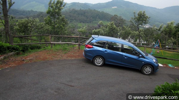 காரில் ஹேண்ட் பிரேக்கை எப்படி யூஸ் பண்ணணும் தெரியுமா? இந்த விஷயங்களை உங்ககிட்ட யாரும் சொல்ல மாட்டாங்க!