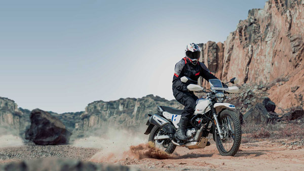 6 மடங்கு அதிக திறன் வெளிப்பாடு வசதி உடன் Hero XPulse 200 4V பைக் அறிமுகம்! என்ன விலையில் வந்திருக்கு தெரியுமா?