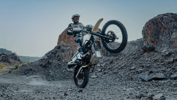 6 மடங்கு அதிக திறன் வெளிப்பாடு வசதி உடன் Hero XPulse 200 4V பைக் அறிமுகம்! என்ன விலையில் வந்திருக்கு தெரியுமா?