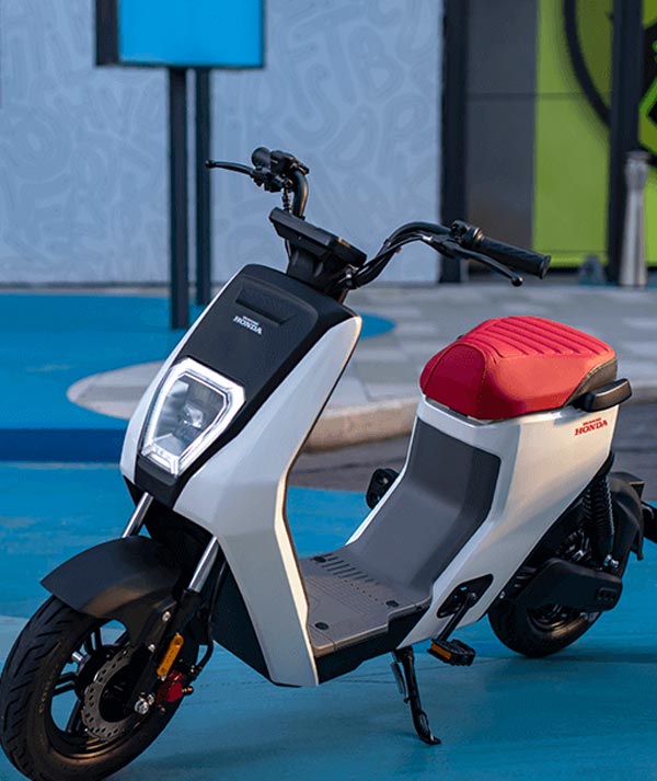 சார்ஜ் தீர்ந்த பேட்டரியை கொடுத்து, முழு-சார்ஜ் பேட்டரியை பெற்று கொள்ளலாம்!! ஹோண்டாவின் பேட்டரி பகிர்வு சேவை