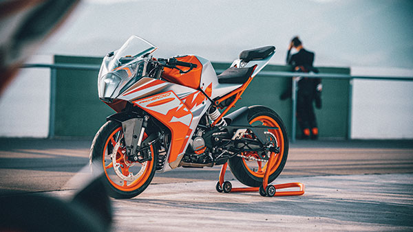 இத எதிர்பார்க்கவே இல்ல! பழைய விலையில் அடுத்த தலைமுறை KTM RC 200 அறிமுகம்... எவ்வளவு தெரியுமா?