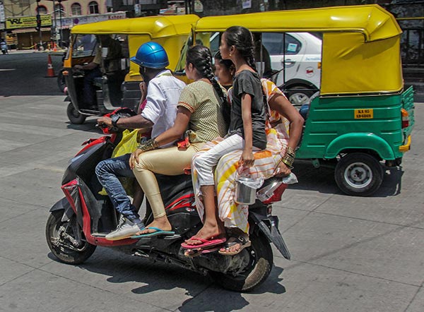 இந்த வேகத்தை விட்டு தாண்ட கூடாது... டூ-வீலர்களுக்கு புதிய வேக கட்டுப்பாடு... ஒன்றிய அரசு அதிரடி!