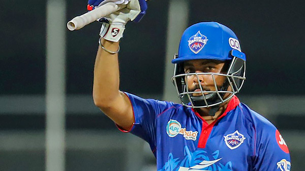IPL முடிச்சிட்டு இந்தியா வந்த கையோடு புதிய BMW காருடன் பிரித்வி ஷா!! ஷோரூம் விலையே ரூ.70 லட்சத்தை தாண்டுது