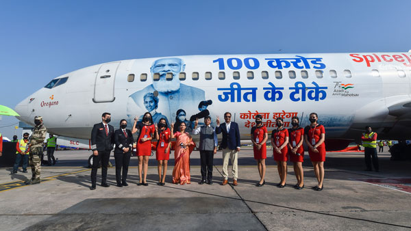 கொரோனா தடுப்பூசி செலுத்துவதில் 100 கோடியை எட்டிய ஒன்றிய அரசு- போயிங் விமானங்களில் ஸ்பெஷல் கிராஃபிக்ஸ் அறிமுகம்