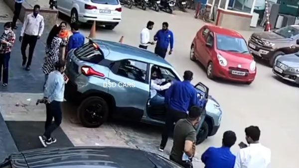 ஷோரூமை விட்டு வெளியேகூட போகல... அதுக்குள்ள நொருக்கிட்டாரு! உற்சாக மிகுதியால் நடந்த சோகம்!