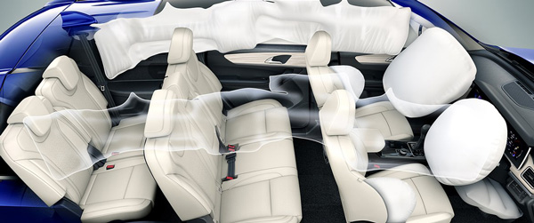 சொகுசு கார்களுக்கே செம்ம டஃப் கொடுக்குது... Mahindra XUV700 கார் பற்றி டாப் 5 முக்கிய தகவல்கள்!