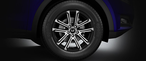 சொகுசு கார்களுக்கே செம்ம டஃப் கொடுக்குது... Mahindra XUV700 கார் பற்றி டாப் 5 முக்கிய தகவல்கள்!