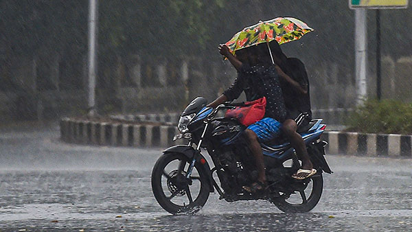 குடை பயன்படுத்த கூடாது... மீறினா கடும் அபராதம்... காவல்துறை எச்சரிக்கை! இந்த விநோத தடை எங்கு தெரியுமா?
