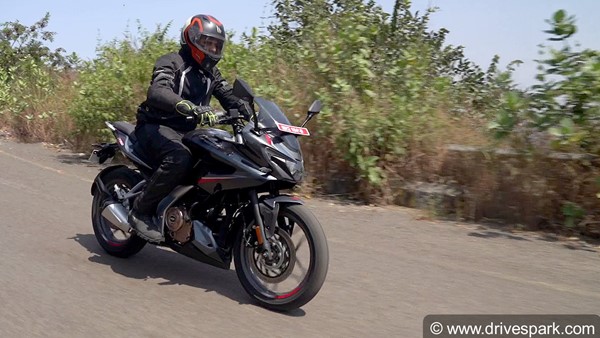 பஜாஜ் பல்சர் என்250-க்கும், எஃப்250-க்கும் இடையே உள்ள வித்தியாசங்கள்!! இதை தெரிஞ்சிக்கிட்டு பைக் வாங்க பாருங்க