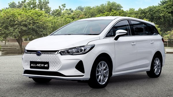 இந்தியாவில் இப்படி ஒரு எலெக்ட்ரிக் கார் விற்பனைக்கு வருவது இதுவே முதல் முறை... விலை எவ்ளோனு தெரியுமா?
