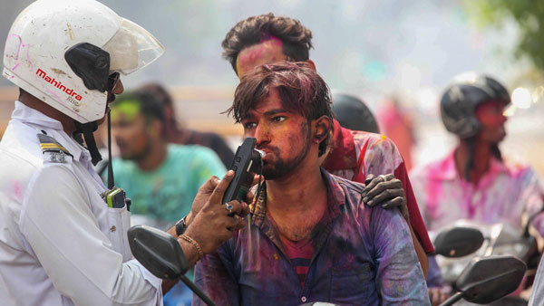 ‘குடி’மகன்களின் வாகனங்களை பறிமுதல் செய்ய போலீஸாருக்கு அதிகாரம் இல்லை!! தெலுங்கானா ஹைகோர்ட் பரபரப்பு கருத்து