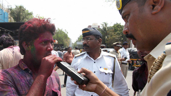 ‘குடி’மகன்களின் வாகனங்களை பறிமுதல் செய்ய போலீஸாருக்கு அதிகாரம் இல்லை!! தெலுங்கானா ஹைகோர்ட் பரபரப்பு கருத்து