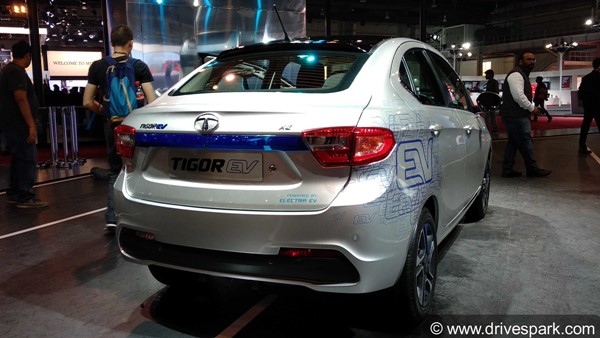 Tata-வின் மலிவு விலை மின்சார கார்களை வாங்கணும்னா 6 மாசங்கள் காத்திருக்கணுமாம்... இவ்ளோ எதுக்குங்க?