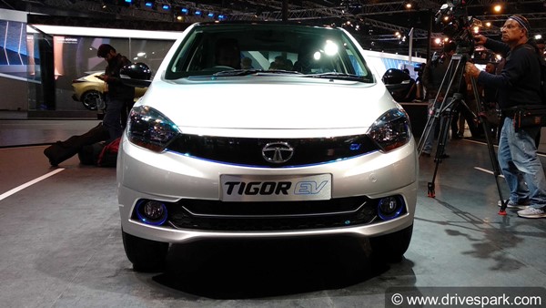 Tata-வின் மலிவு விலை மின்சார கார்களை வாங்கணும்னா 6 மாசங்கள் காத்திருக்கணுமாம்... இவ்ளோ எதுக்குங்க?