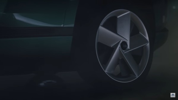 இப்படி ஒரு காருக்காக எத்தன வருஷம் வேணும்னாலும் வெயிட் பண்ணலாம்! Hyundai Seven Concept வெளியீடு!