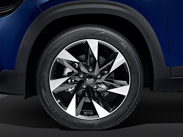 Maruti Ertiga காருக்கு Carens எனும் பெயரில் வரும் புதிய ஆப்பு! எம்பிவி சந்தையை நோக்கி காய் நாகர்த்தும் Kia!