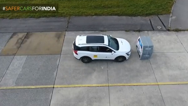 Mahindra XUV700 காரின் தானியங்கி பிரேக்கிங் திறன் எப்படி செயல்படுகிறது? உங்களையும், பாதசாரிகளையும் பாதுகாக்கும்!