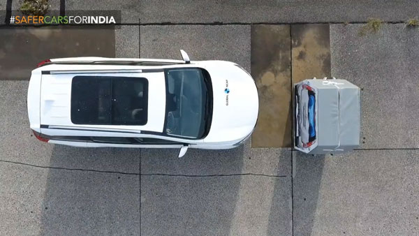 Mahindra XUV700 காரின் தானியங்கி பிரேக்கிங் திறன் எப்படி செயல்படுகிறது? உங்களையும், பாதசாரிகளையும் பாதுகாக்கும்!