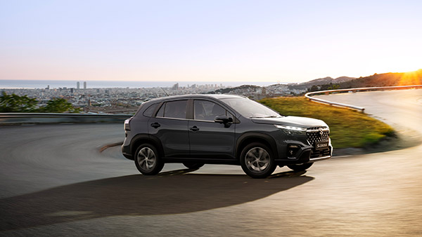 இதுதான் புதிய தலைமுறை S-Cross-ஆ! மைல்டு-ஹைபிரிட் வசதி உடன் வேற லெவல்ல இருக்குது!