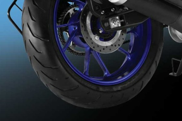 விலை குறைவான தேர்வாக Yamaha R15S V3 இந்தியாவில் அறிமுகம்... ஸ்டைலும், திறன் வெளிப்பாடும் வேற லெவல்!இதோ முழு விபரம்!