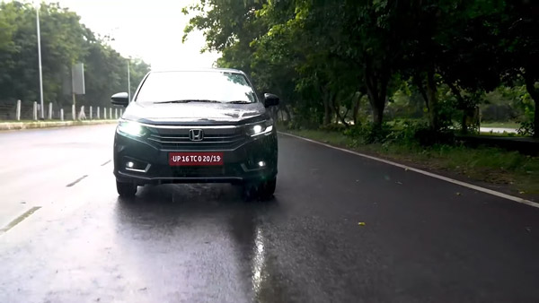 சூப்பரா மைலேஜ் கொடுக்கும்... அதுக்குள்ள இவ்வளவு அமேஸ் கார்கள் சேல்ஸ் ஆயிருச்சா? கெத்து காட்டும் ஹோண்டா!
