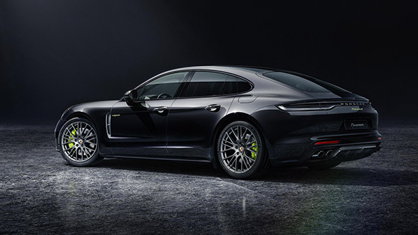 Porsche Panamera Platinum Edition இந்தியாவில் அறிமுகம்! எப்பப்பா இதோட விலை இவ்ளோ அதிகமா!!