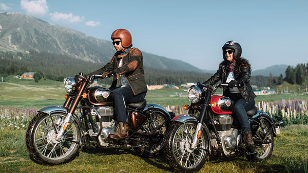 இந்த மோட்டார்சைக்கிள யாருக்குதான் பிடிக்காது! Royal Enfield Classic 350 பைக்கை வாங்கிய பிரபல நடிகை! யாருங்க அது?