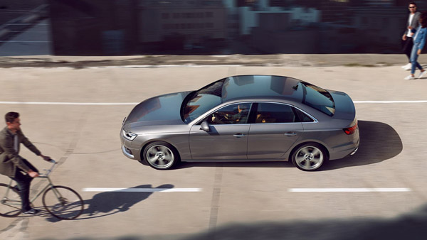 ரூ. 40 லட்சத்துக்கு Audi A4 சொகுசு கார்... புதியதாக ப்ரீமியம் வேரியண்ட் விற்பனைக்கு அறிமுகம்!