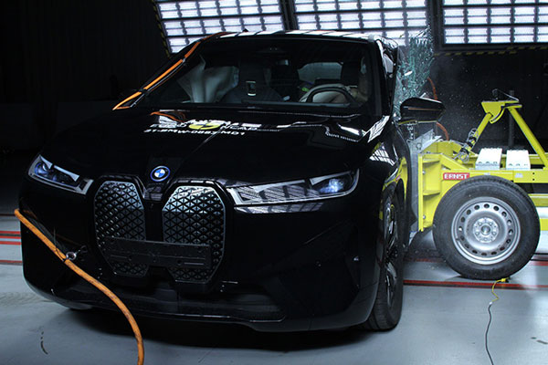 அடுத்த வாரம் விற்பனைக்கு வருகிறது BMW iX... இதோட பாதுகாப்பு திறன் என்ன தெரிஞ்சா நீங்களும் ஒன்னு வாங்க ஆசப்படுவீங்க!